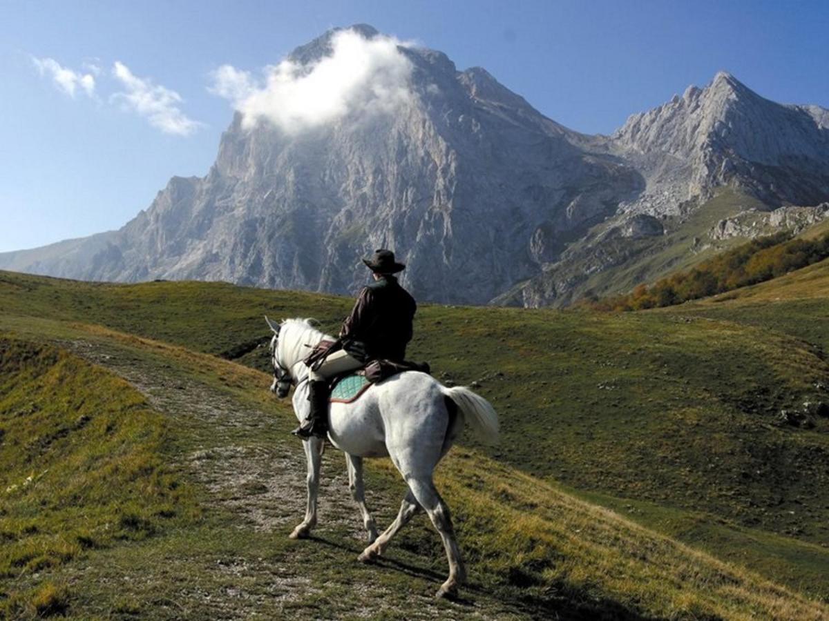 Complesso Turistico Aurora - Appartamenti Poggio Picenze Exteriör bild