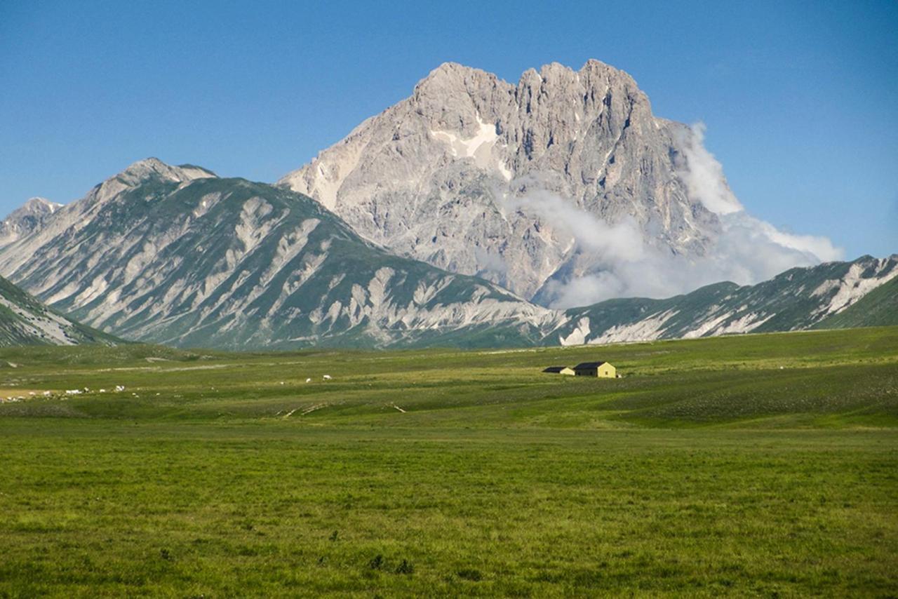 Complesso Turistico Aurora - Appartamenti Poggio Picenze Exteriör bild